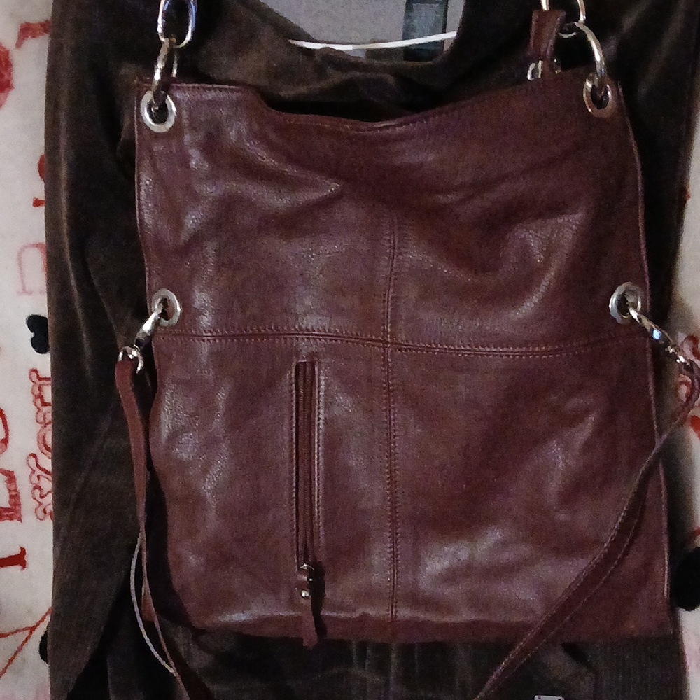Chic Burgundy Leather Shoulder Bag